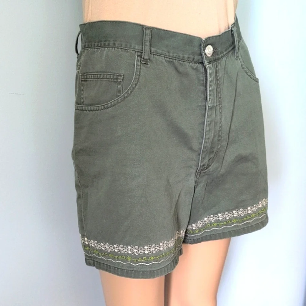 Vintage Reitmans Olive Green Embroidered Shorts SZ 9 - Picture 4 of 9